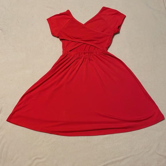 Bright Scarlet Short-Sleeved Criss-Cross Open Back Dress - Picture 4 of 4